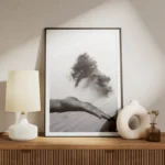 poster main qui repand du sable meuble.webp