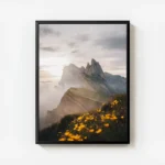 poster montagne avec fleurs jaunes avec cadre.webp