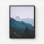 poster montagne brumeuse avec cadre.webp