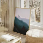 poster montagne brumeuse salon beige.webp