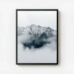 poster montagne en brume avec cadre.webp