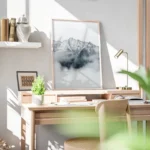 poster montagne en brume bureau.webp