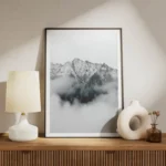 poster montagne en brume meuble.webp