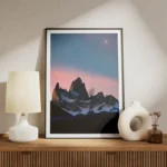 poster montagne enneigee au clair de lune meuble.webp