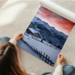 poster montagne enneigee au coucher du soleil en rouleau.webp