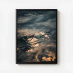 poster montagne enneigee sous ciel nuageux avec cadre.webp