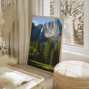 poster montagne et chute d eau salon beige.webp