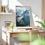 poster montagne et ciel nuageux bureau.webp