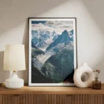 poster montagne et ciel nuageux meuble.webp
