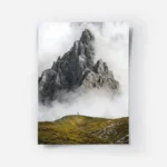 poster montagne grise en brume.webp