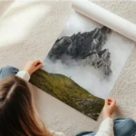 poster montagne grise en brume en rouleau.webp