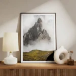 poster montagne grise en brume meuble.webp