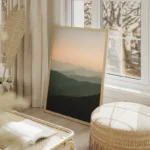 poster montagnes brumeuses salon beige.webp