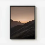 poster montagnes enneigees au coucher de soleil avec cadre.webp