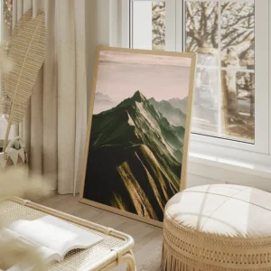 poster montagnes verdoyantes salon beige.webp