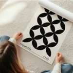 poster motifs bauhaus noir et blanc en rouleau.webp