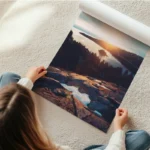 poster paysage de montagne et lac au coucher de soleil en rouleau.webp