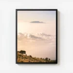 poster paysage montagne nuageux avec cadre.webp