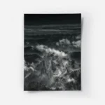 poster paysage montagneux en noir et blanc.webp