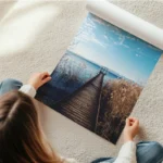 poster pont en bois bord de mer en rouleau.webp