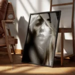 poster portrait femme en noir et blanc encadre.webp