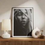 poster portrait femme en noir et blanc meuble.webp