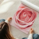 poster rose delicate en rouleau.webp