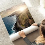 poster route cotiere ensoleillee au sol.webp