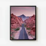 poster route desertique entre rochers avec cadre.webp