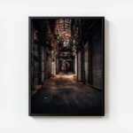 poster ruelle urbaine sombre avec cadre.webp
