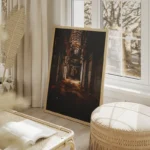 poster ruelle urbaine sombre salon beige.webp