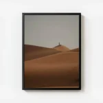 poster silhouette sur dunes de sable avec cadre.webp