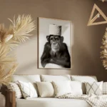 poster singe amusant avec rouleau de papier salon.webp