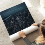 poster skyline de nuit au sol.webp