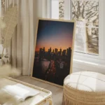 poster skyline new york au coucher du soleil salon beige.webp