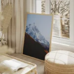 poster sommet de montagne enneige salon beige.webp