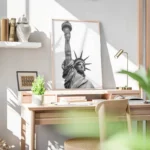poster statue de la liberte minimaliste bureau.webp