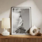 poster statue de la liberte noir et blanc meuble.webp