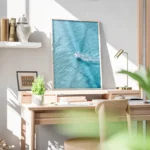 poster surfeur eau turquoise bureau.webp