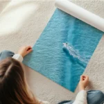 poster surfeur eau turquoise en rouleau.webp