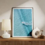 poster surfeur eau turquoise meuble.webp