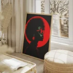 poster visage afro sur fond rouge salon beige.webp
