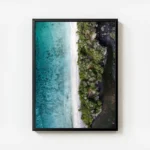 poster vue aerienne de plage et mer avec cadre.webp