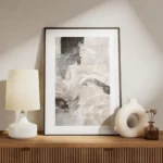 affiche abstraite aux tons gris beige noir et marron avec un motif de couleur to meuble.webp