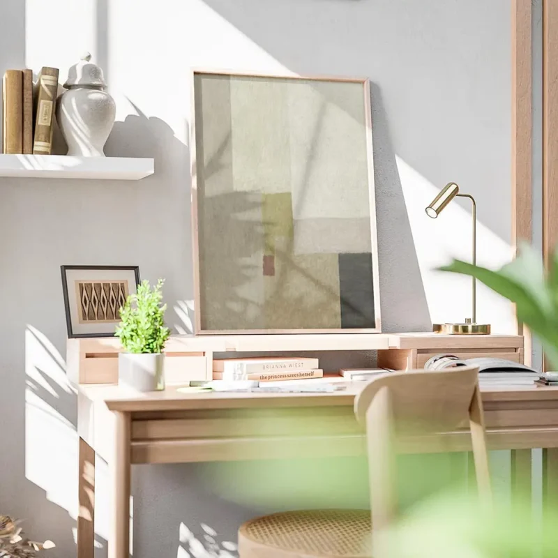 affiche abstraite aux tons neutres beige gris et vert olive avec un carre rouill bureau.webp