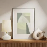 affiche abstraite aux tons verts apaisants motifs geometriques et coups de pince meuble.webp