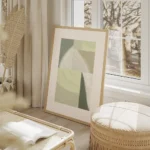 affiche abstraite aux tons verts apaisants motifs geometriques et coups de pince salon beige.webp