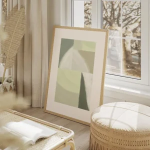 affiche abstraite aux tons verts apaisants motifs geometriques et coups de pince salon beige.webp
