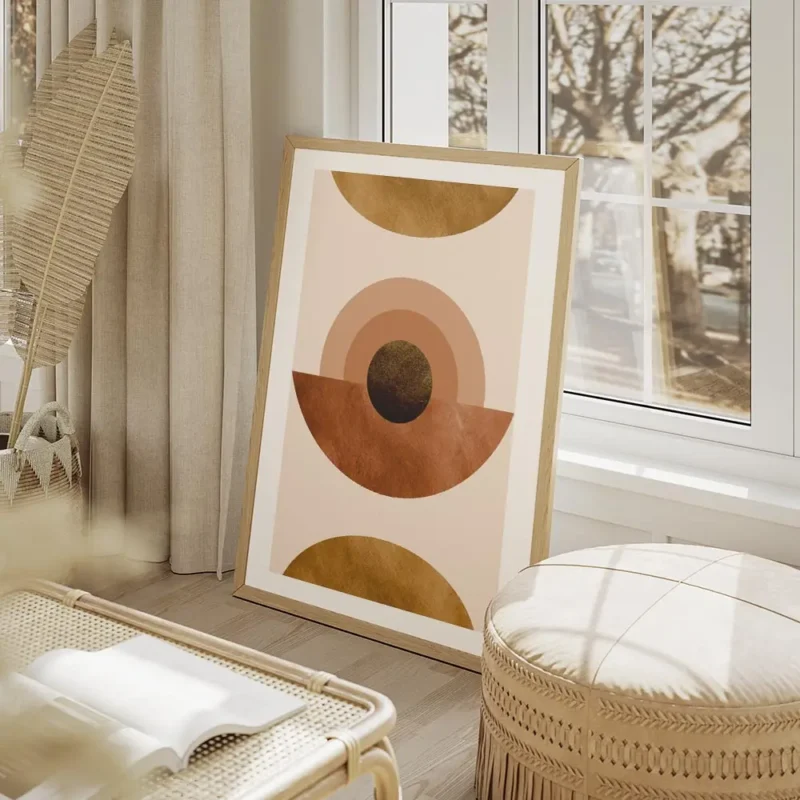 affiche abstraite avec des cercles et demi cercles terracotta et dores sur fond salon beige.webp