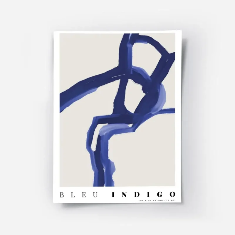 affiche abstraite avec des formes bleues sur un fond beige typographie noire en .webp